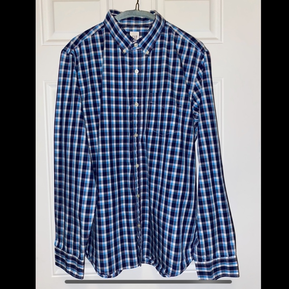 GAP Button-Up Shirt (Large)